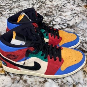 Jordan 1 Mid SE